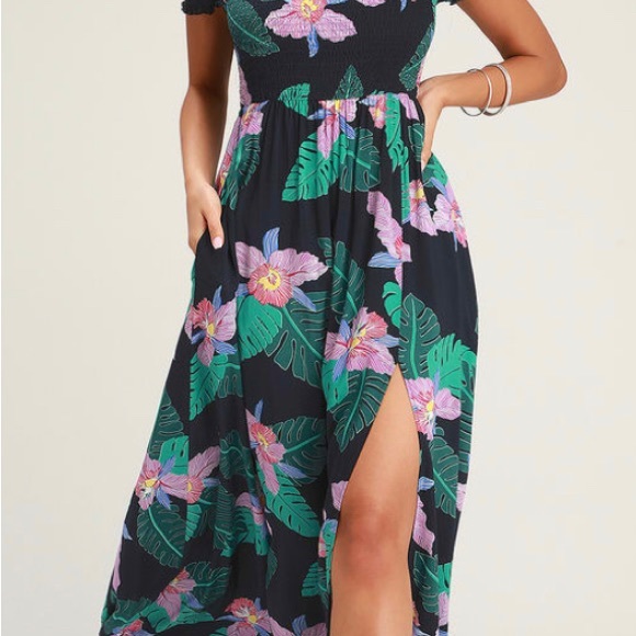 Lulus Dresses & Skirts - Lulu’s tropical print Dress
